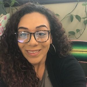 Meet your Posher, Elizabeth